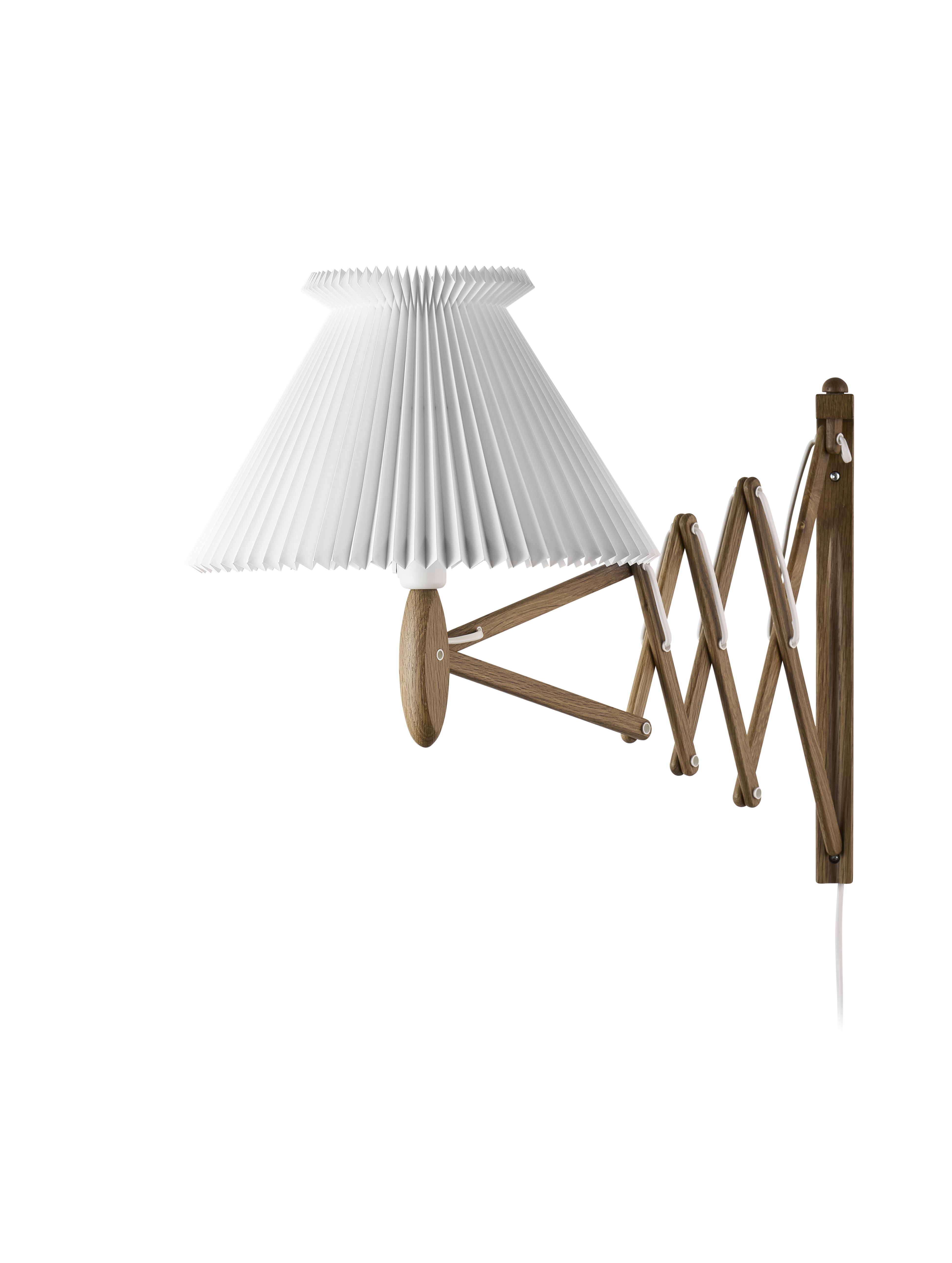 LE KLINT 234-6 Sax Væglampe i Røget Eg m. Plastskærm slukket fra siden