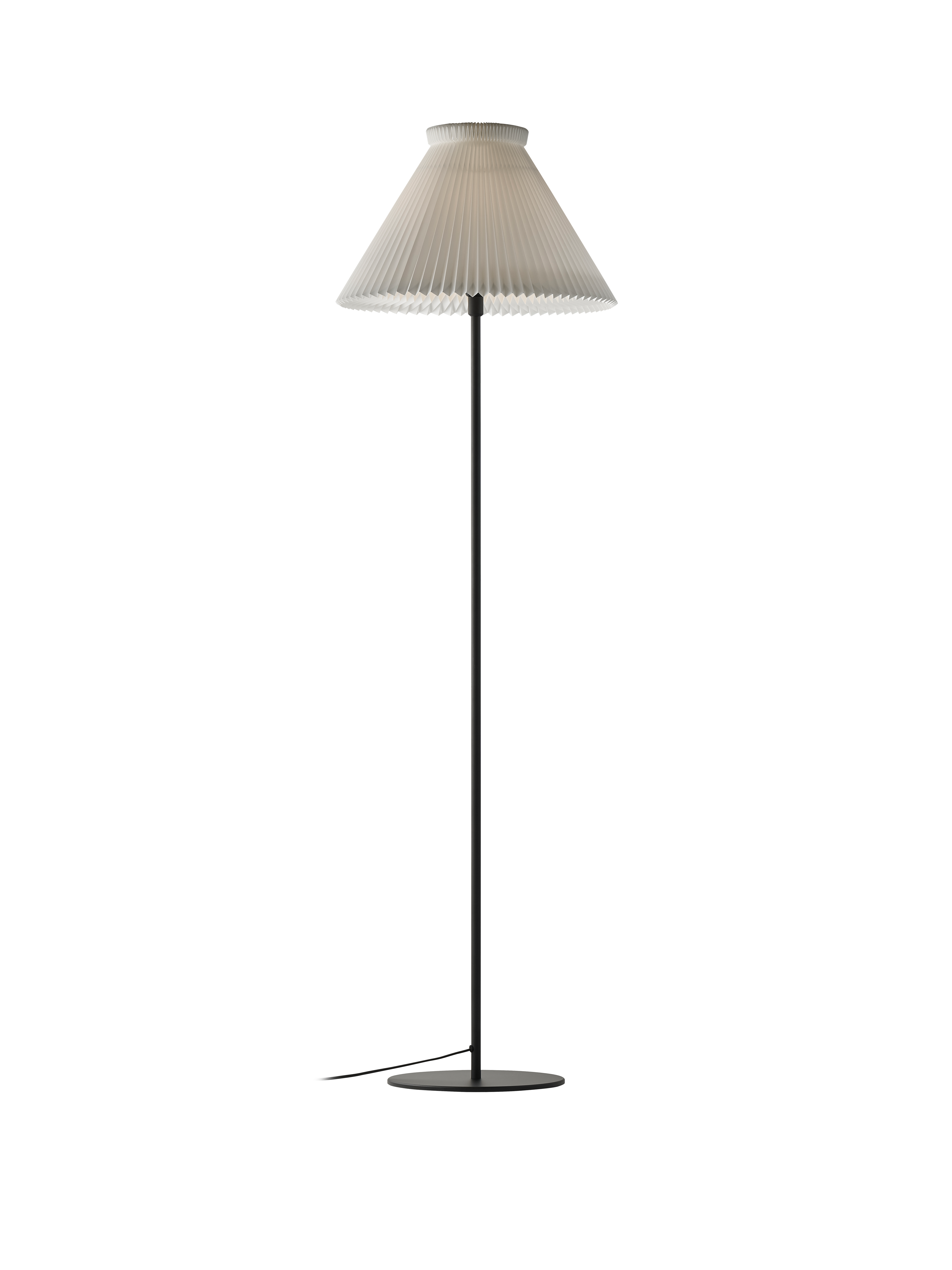 Le Klint 334 gulvlampen i hvid plast og tændt tilstand