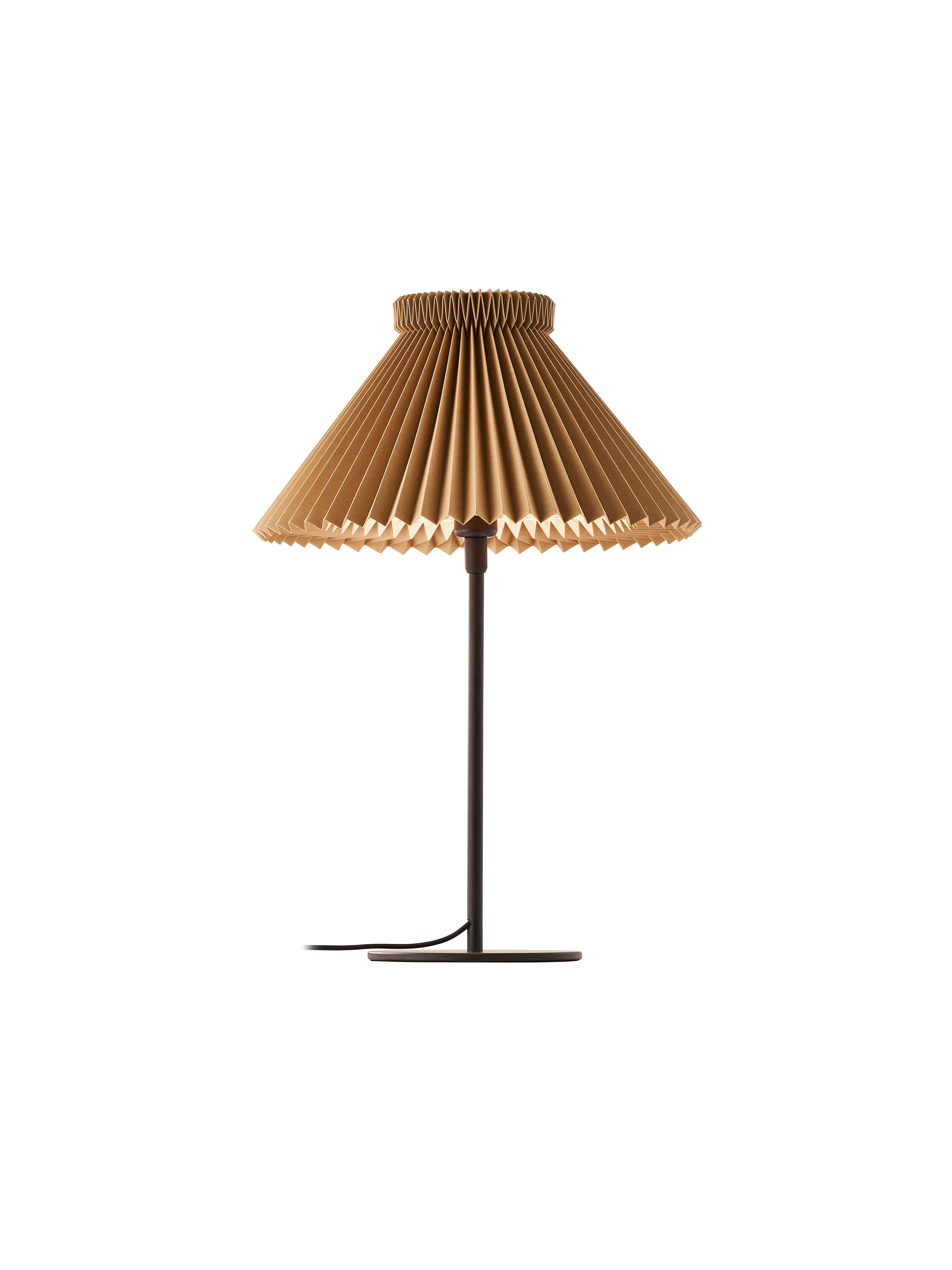 Tændt LE KLINT 334T Bordlampe Black/Dijon