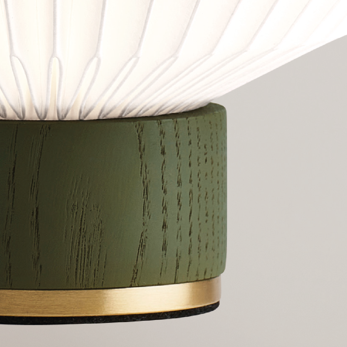 Detaljer på Limited Edition LE KLINT 375S Green Classic i træ
