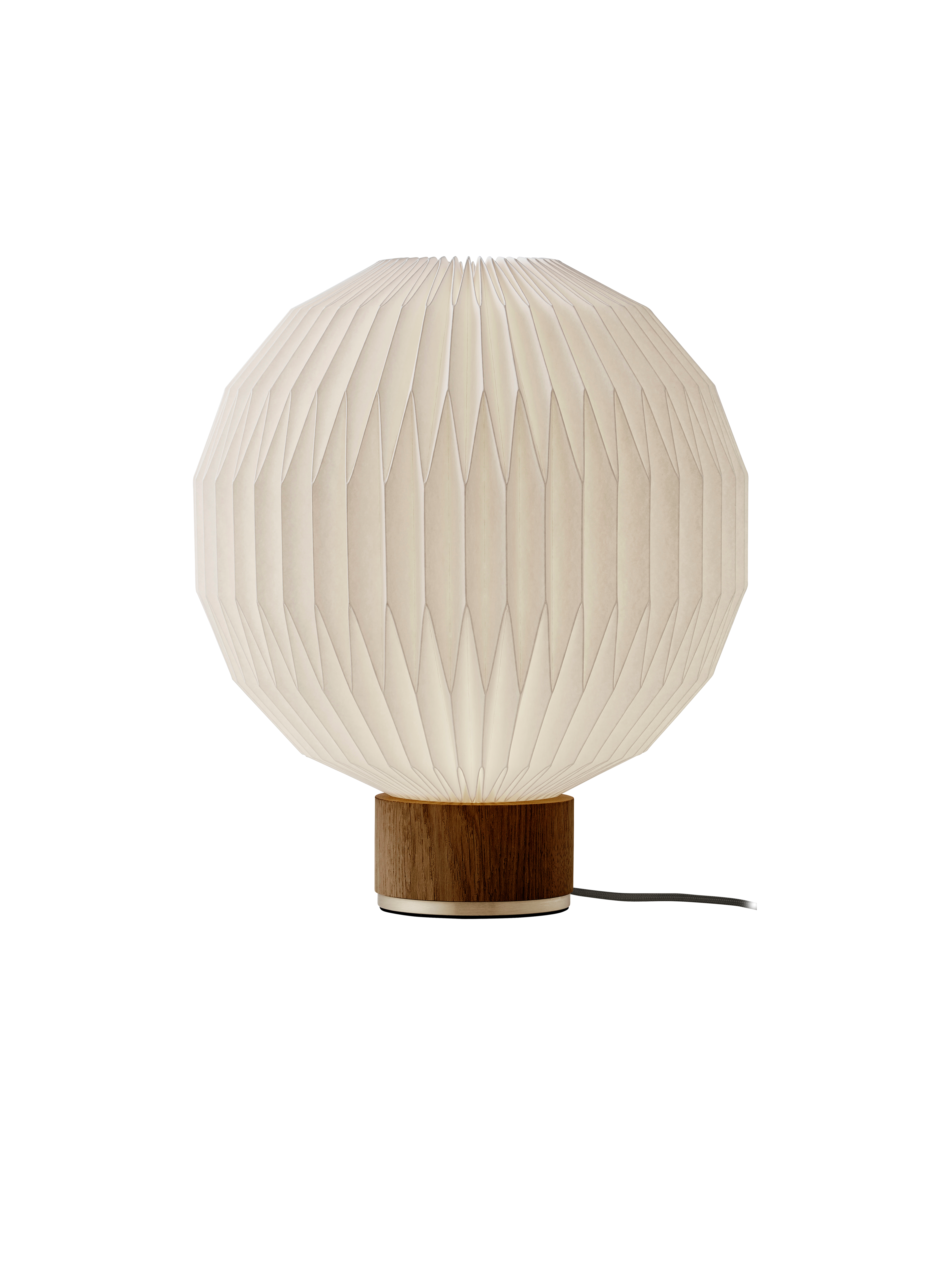 Tændt LE KLINT Model 375 medium bordlampe i røget eg m. plastskærm