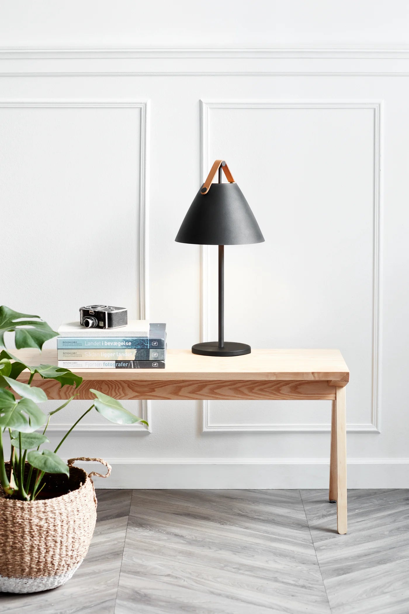 Strap Bordlampe Sort