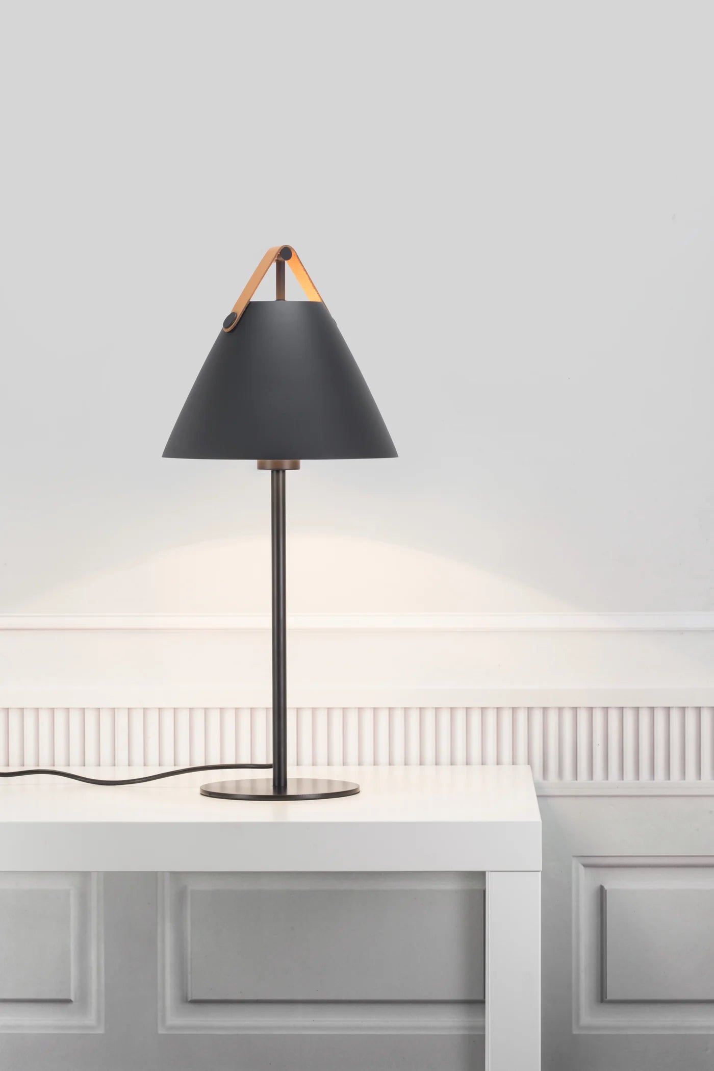 Strap Bordlampe Sort