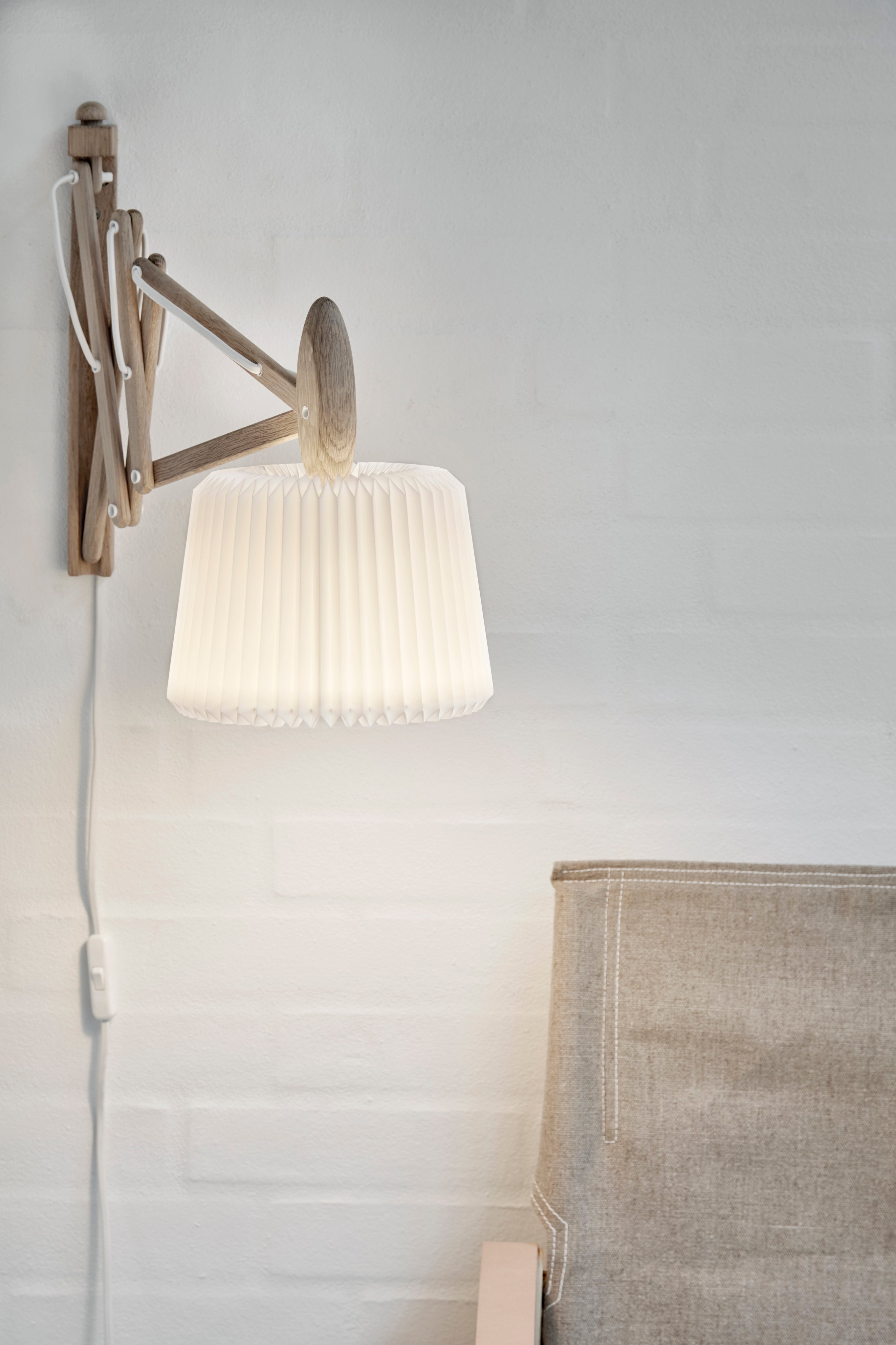 LE KLINT 223-120 E27 Sax Væglampe i Lys Eg m. Papirskærm