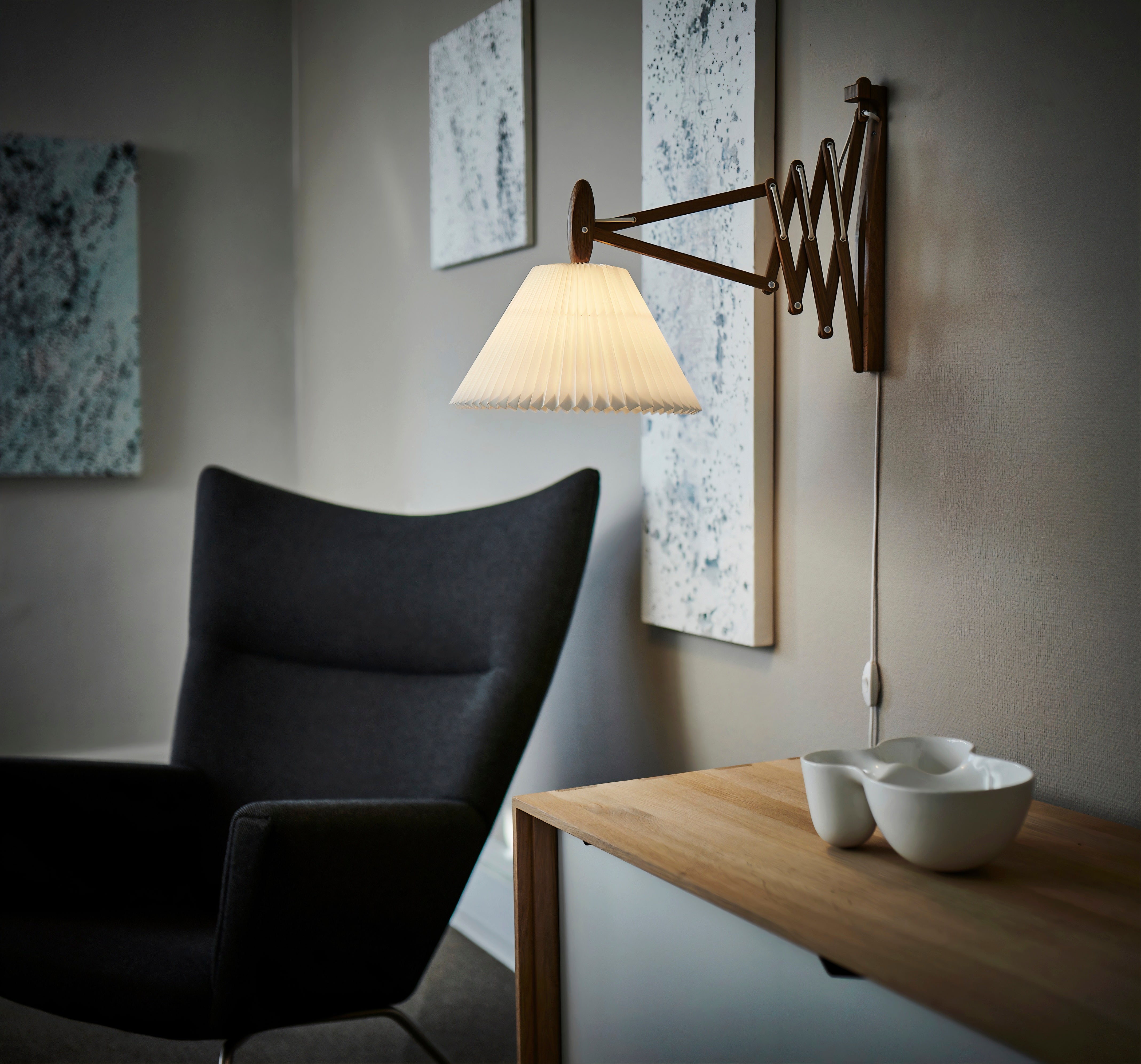 LE KLINT 233 E27 Sax Væglampe i Røget Eg m. Plastskærm