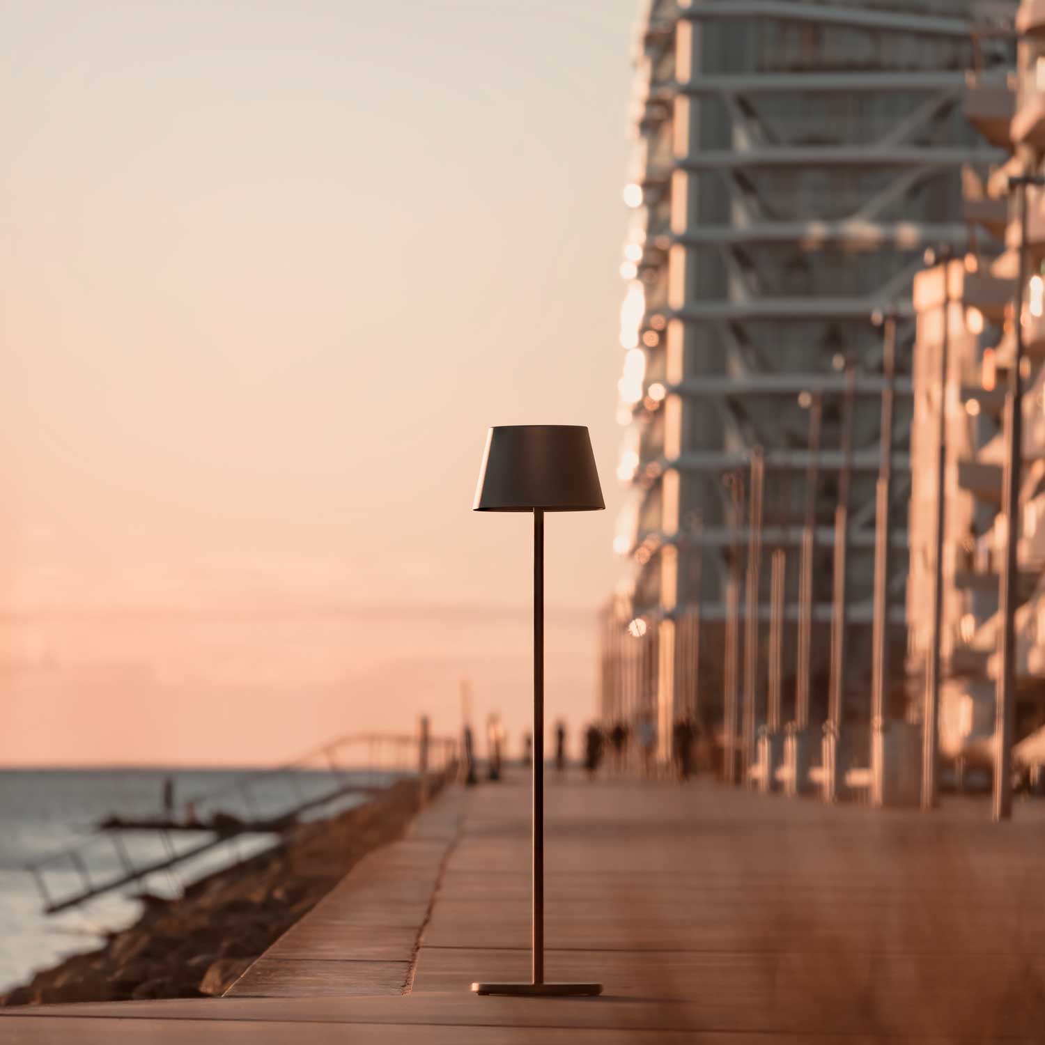 LOOM Design Modi Floor Black - Gulvlampe