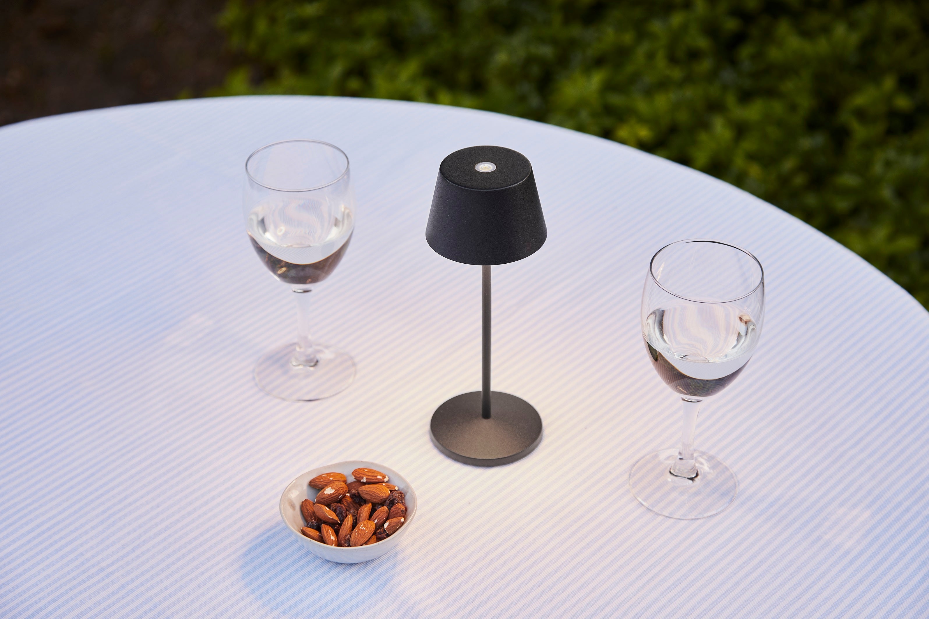 LOOM Design Modi Micro sort LED bordlampe