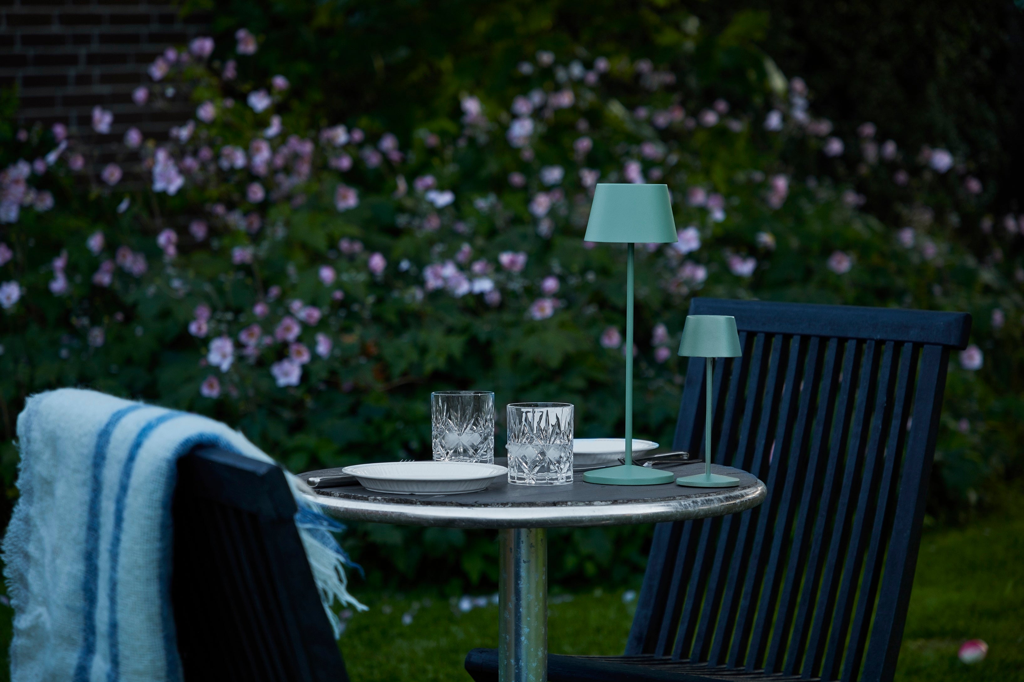 LOOM Design Modi Micro grøngrå LED bordlampe