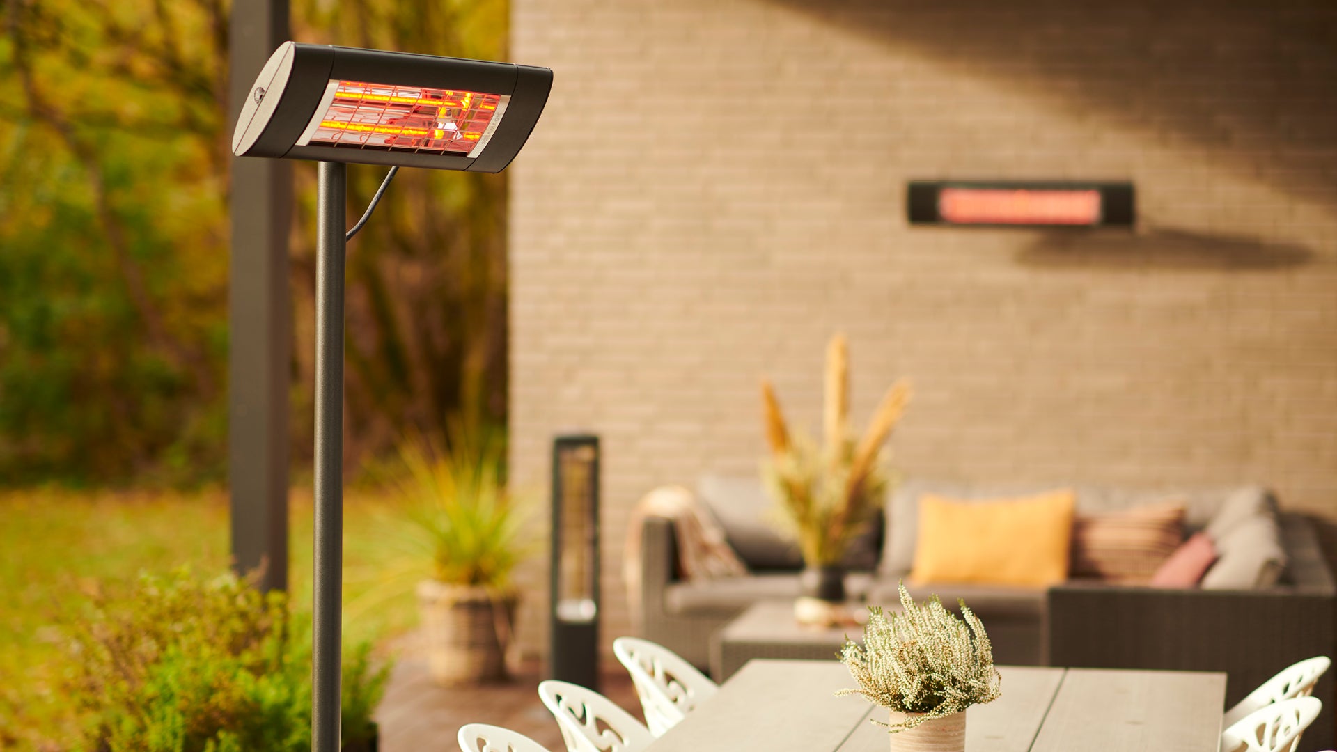 Solamagic Premium+ 2000 BTC Titanium Terrassevarmer på stativ