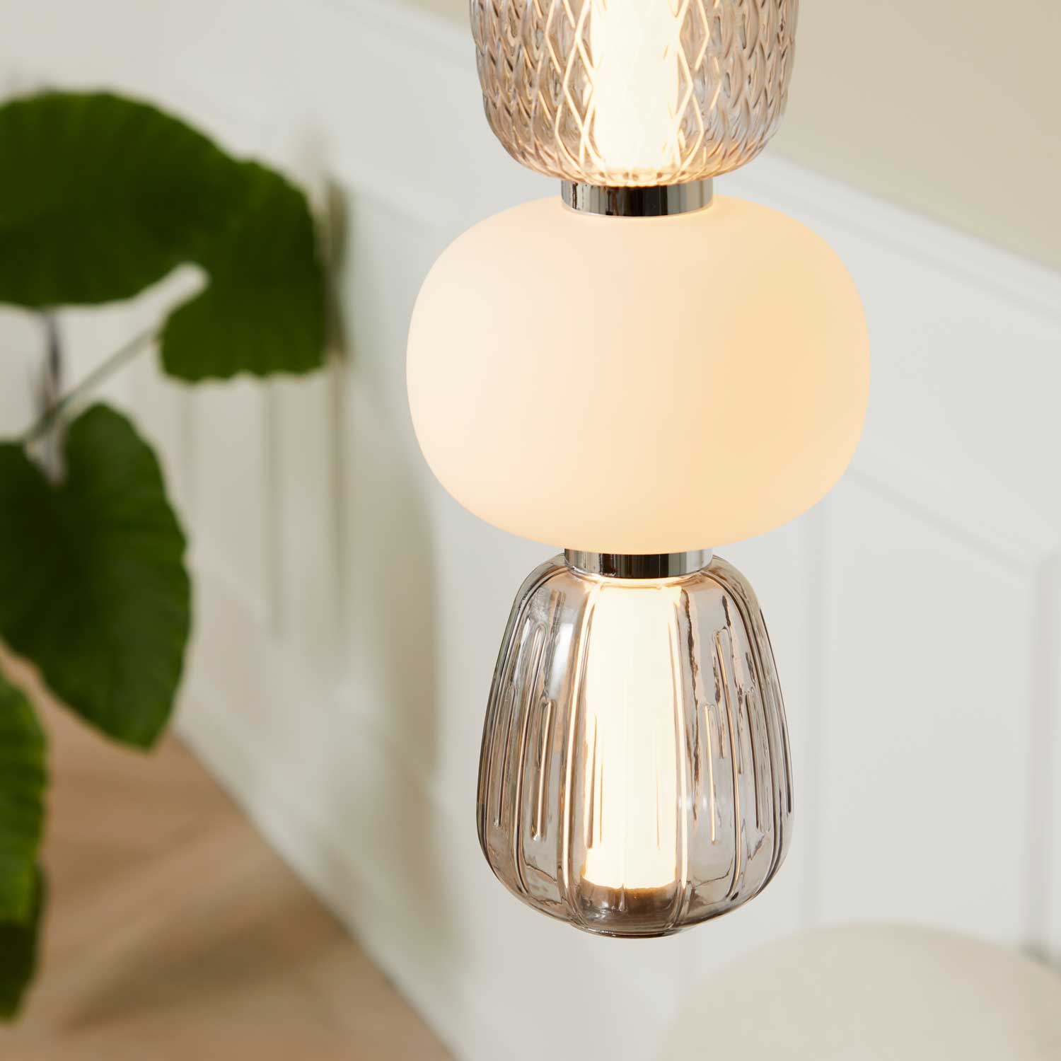 LOOM Design Pearl 5 grå/opal/krom pendel