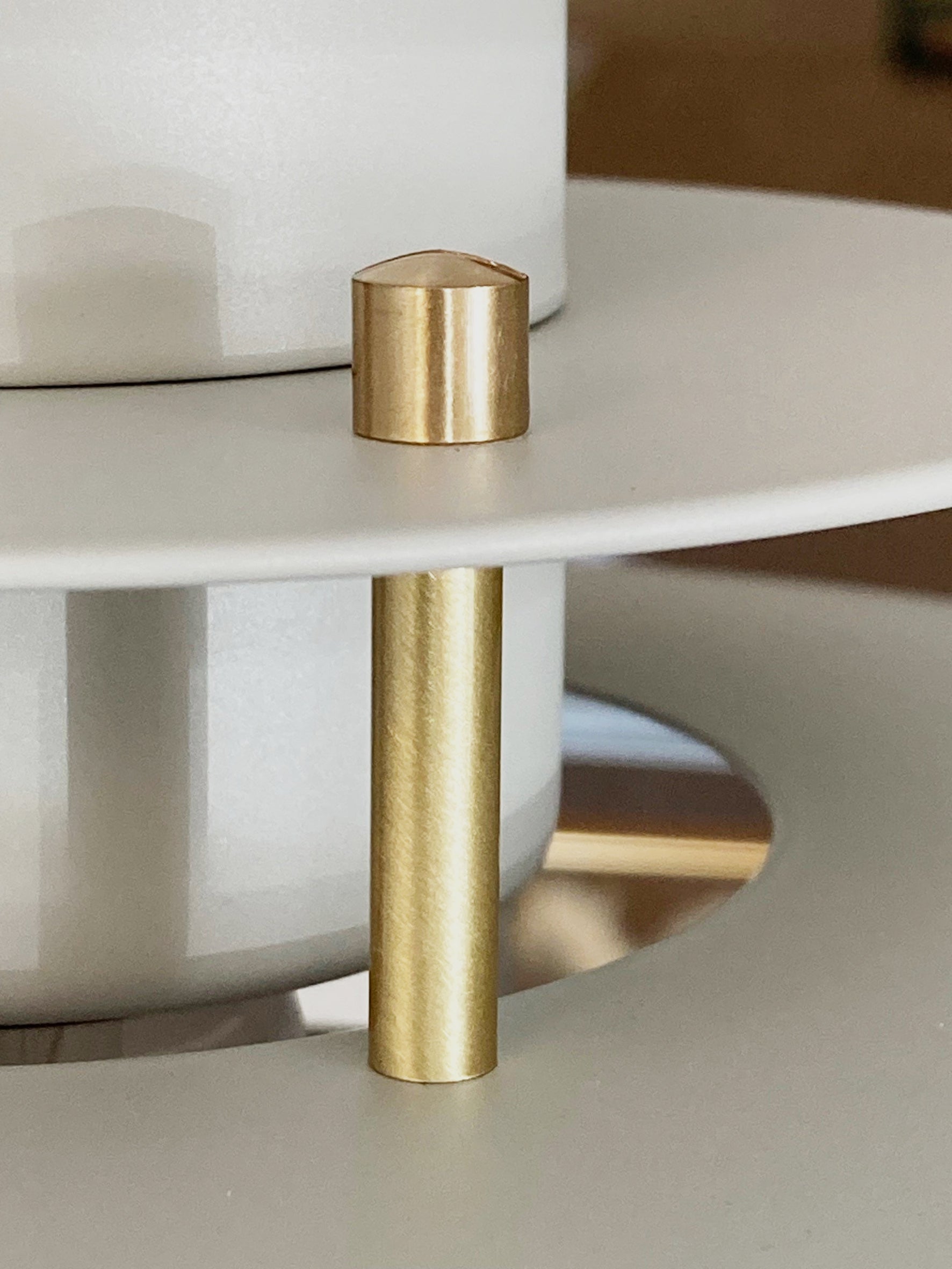 Helt zoomet ind på toppen af Belid's Primus I Pendel i Sand/Messing