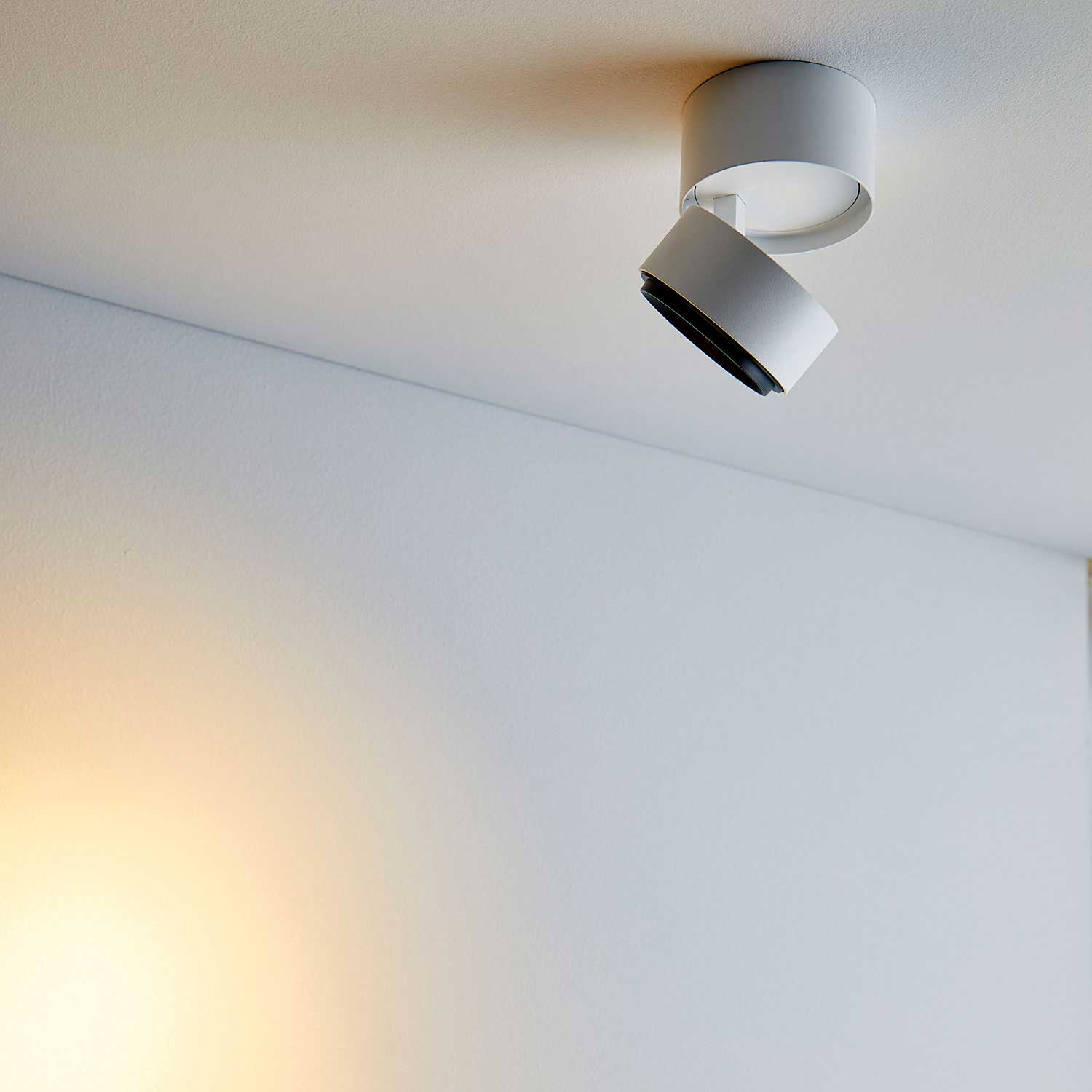 LOOM Design Ray spot hvid LED lofts/væglampe