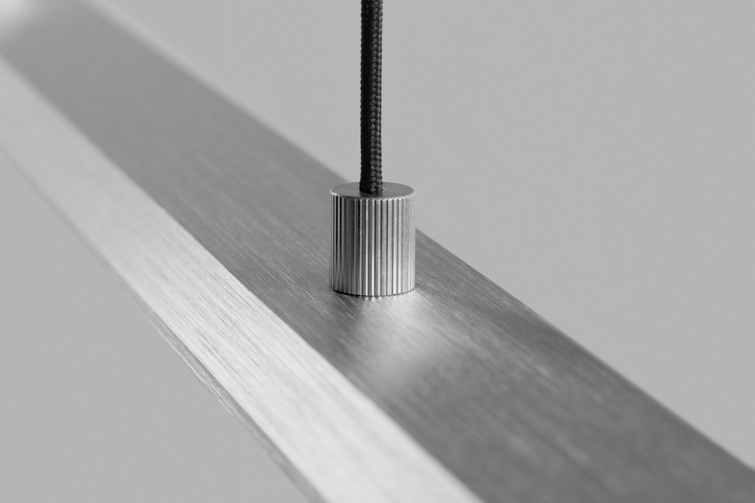 Slim S1800 2700K/3000K Titanium