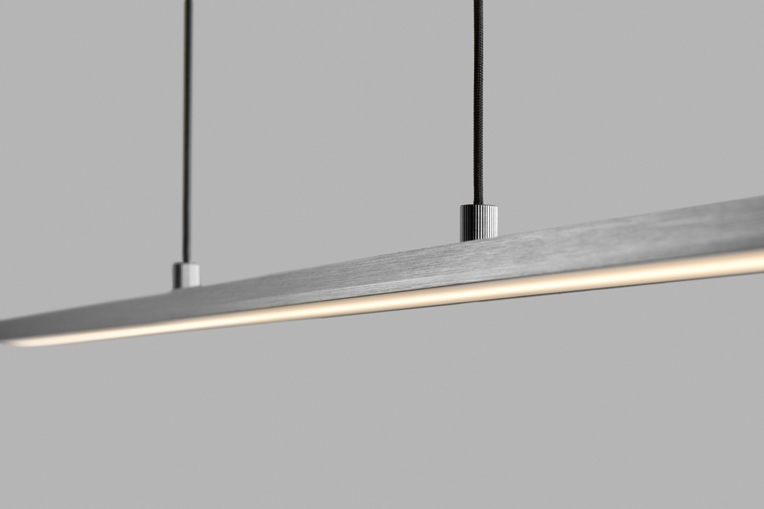 Slim S1500 2700K/3000K Titanium