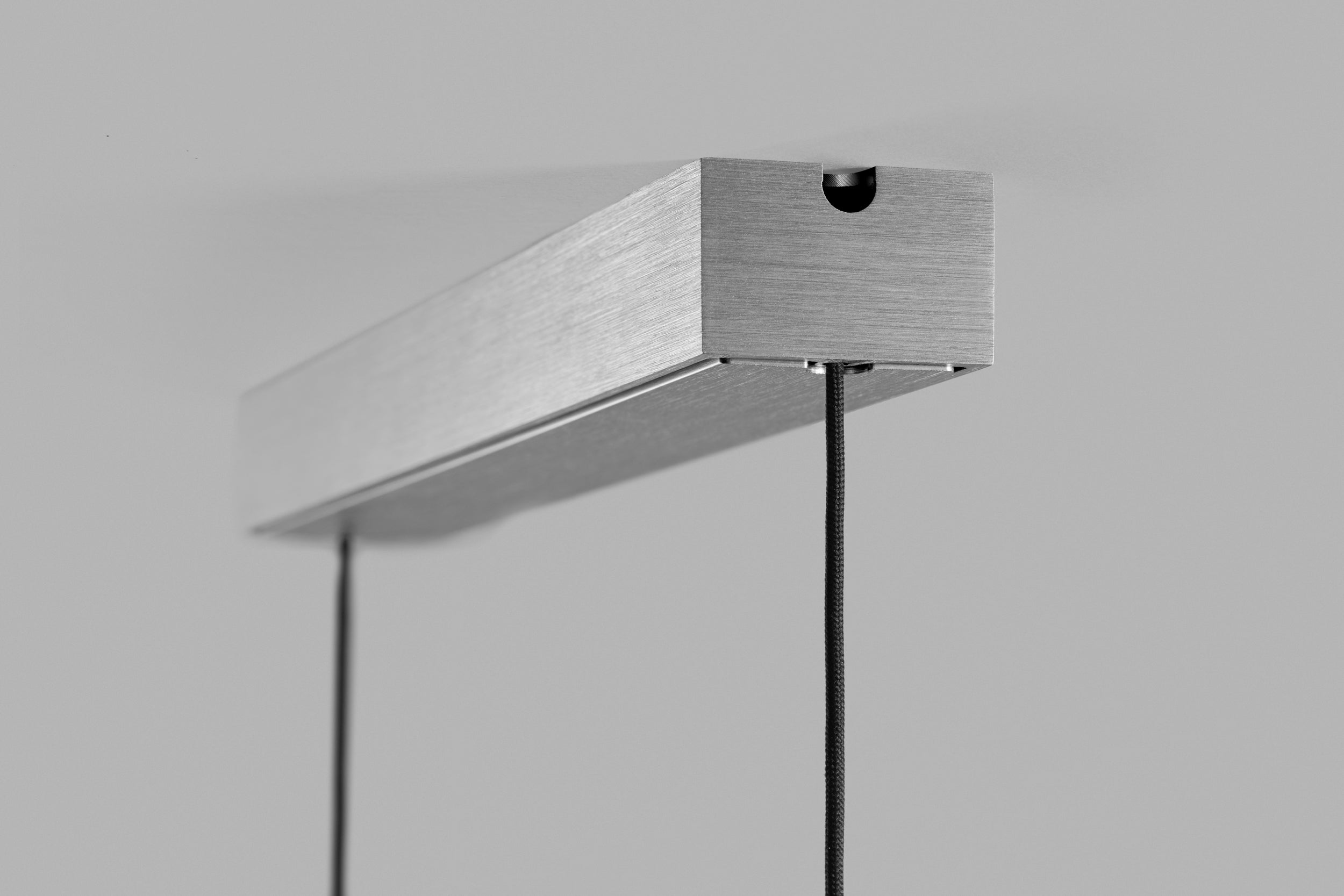 Slim S1500 2700K/3000K Titanium