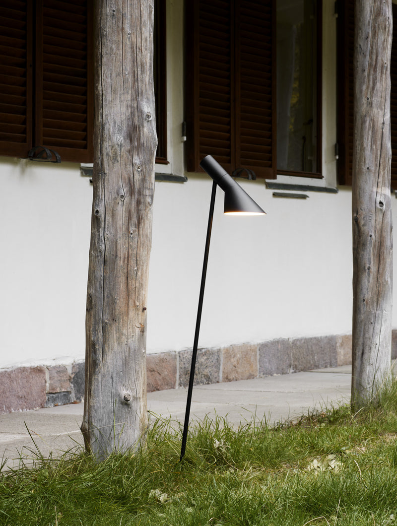 arne jacobsen lamper i sort til udendørs brug