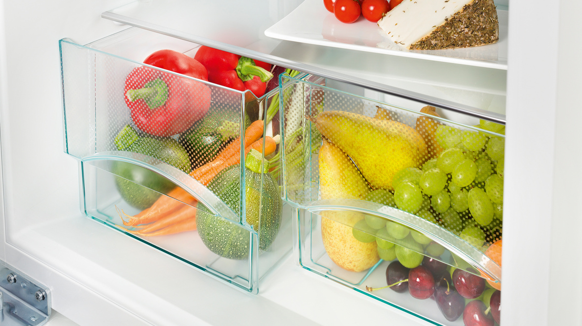 De transparente grøntsagsskuffer i CTe 2531 giver et hurtigt overblik over indholdet i skuffen. De er desuden at nemme rengøre.