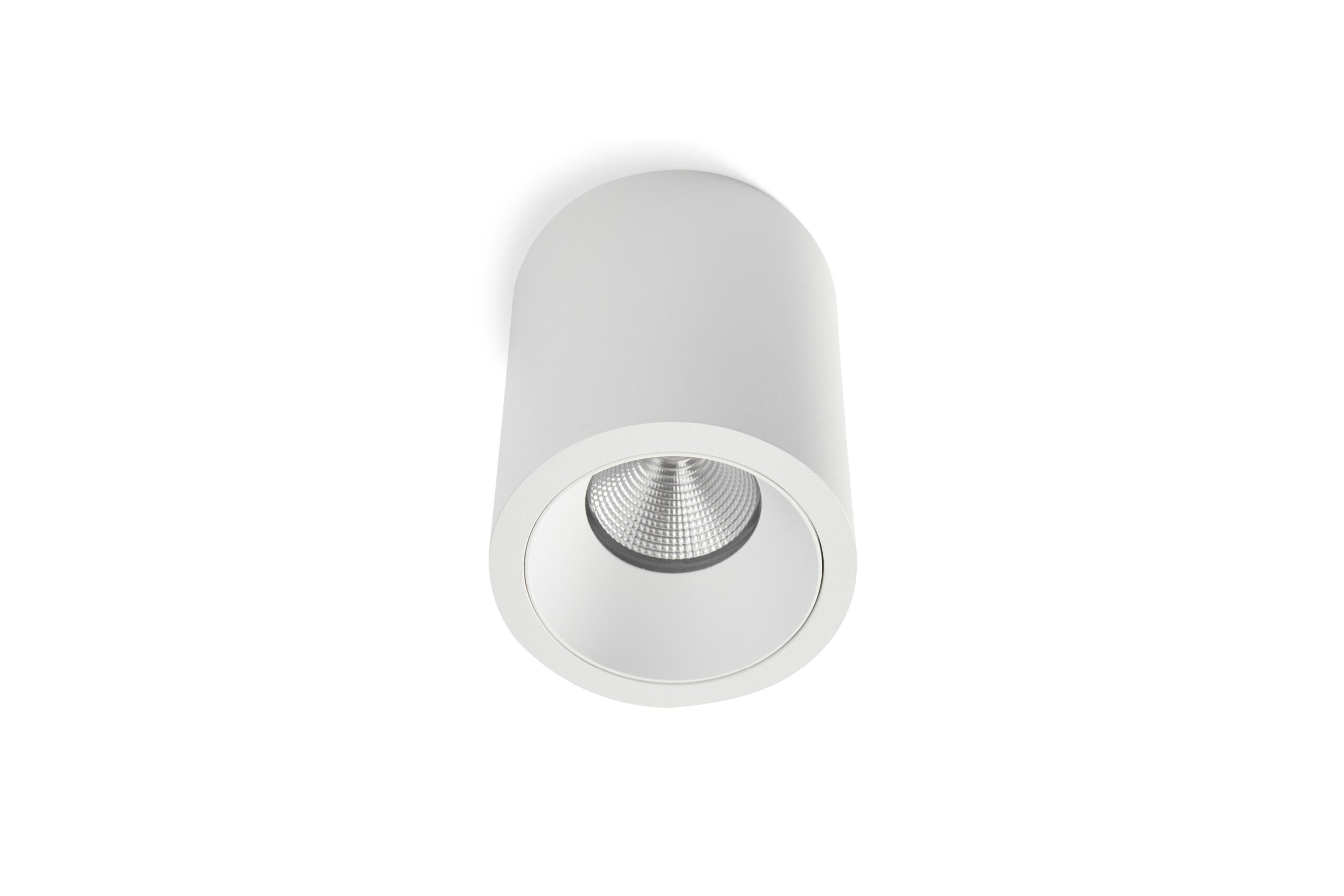 Den elegante Tube Loftlampe LED 2700K fra Antidarks Tube serie i en harmionisk hvid