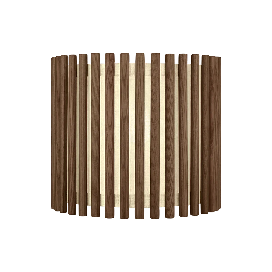 Helt tæt på den nye Umage Komorebi Medium Circle Lampeskærm i Dark Oak