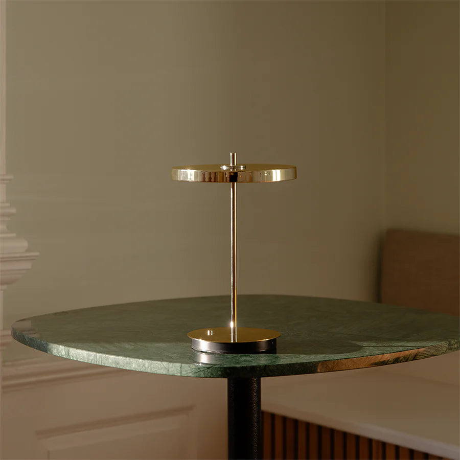 Umage Asteria Move Polished Brass flot lampe til kontoret