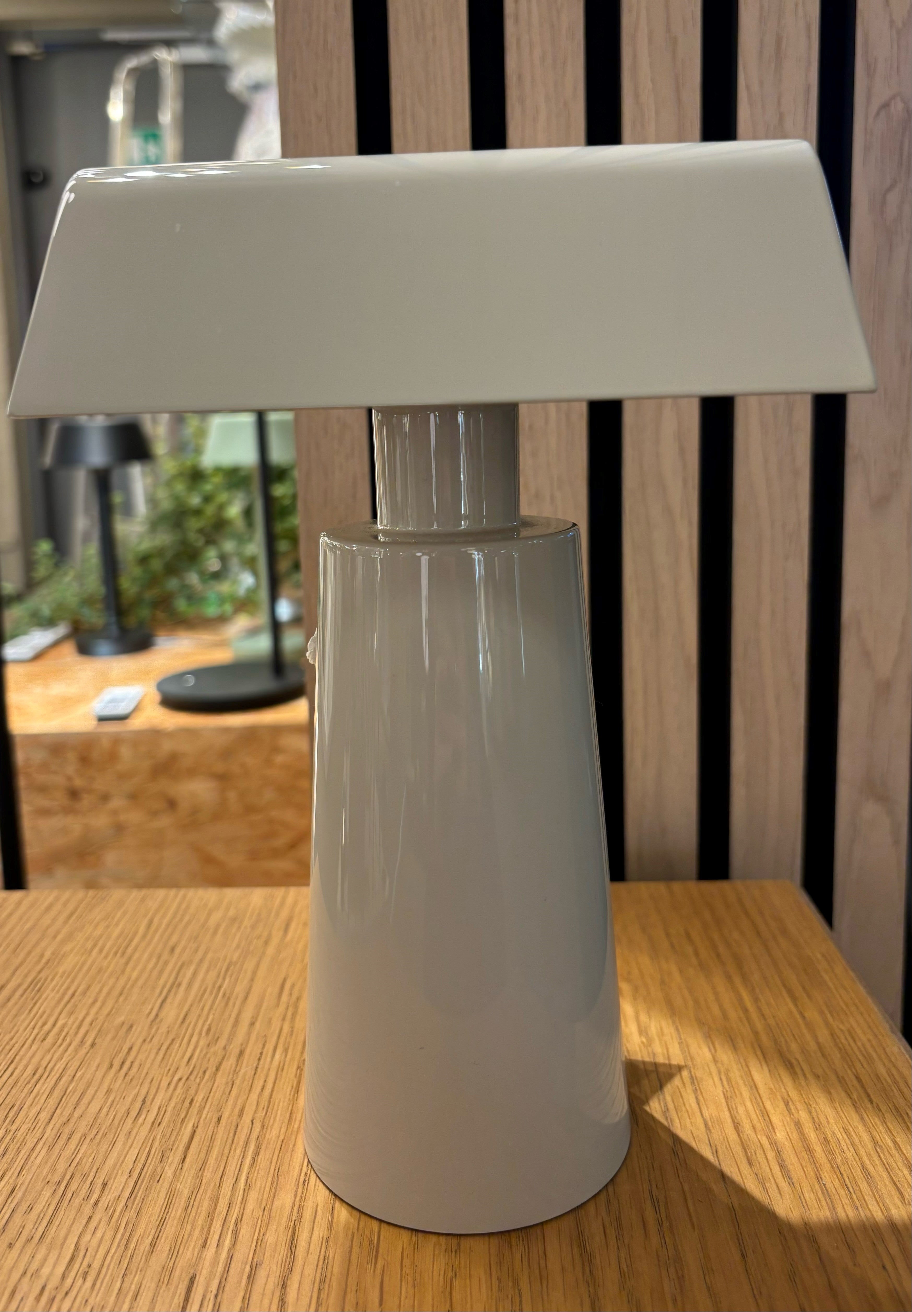 Caret MF1 Bordlampe Silk Grey
