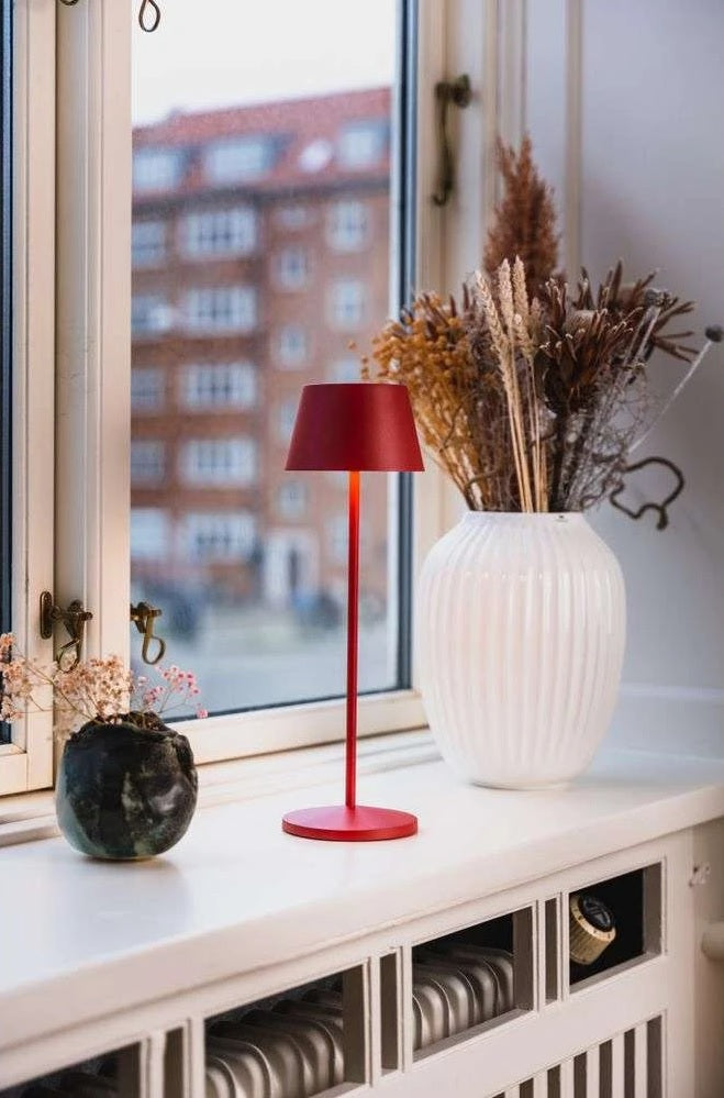 LOOM Design Modi rubinrød LED bordlampe