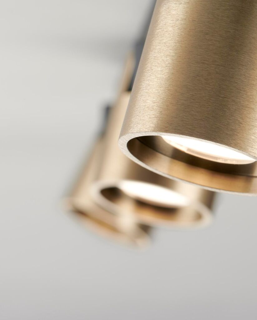 Zoomet helt ind på lampehovederne fra Focus L900 Switch Tune 2700/3000K i Brass