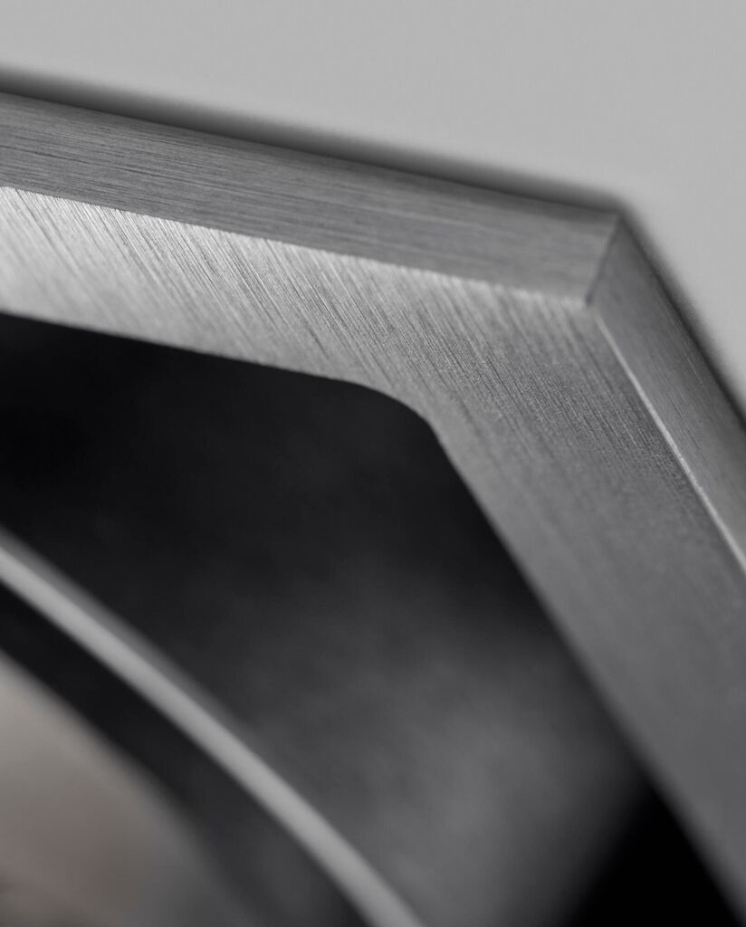 Close-up af Light-Points Ghost 1 i titanium