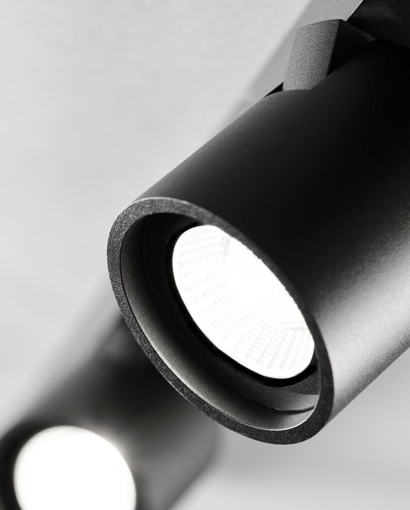 Zoomet helt ind på den unikke designet spotlampe Focus L900 Switch Tune 2700/3000K i Sort