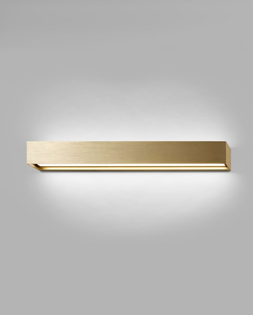 Light-Point Linea W3 Switch Tune 2700/3000K brass væglampe på væggen