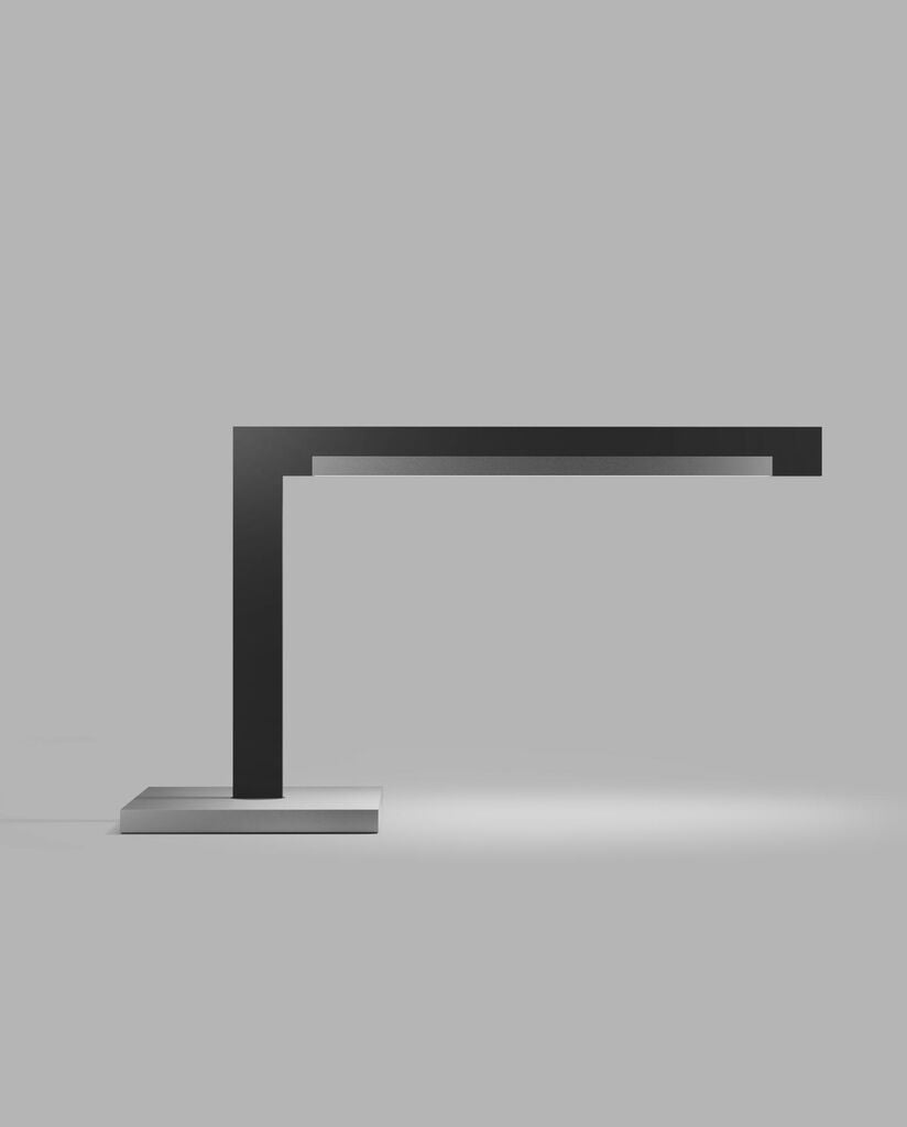 Light-Point Inlay T2 Linear matsort satinsølv LED bordlampe af Studio F. A. Porsche alternativ vinkel