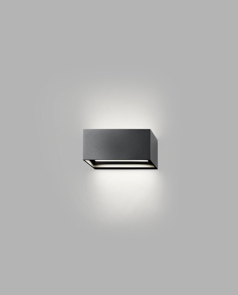 Light-Point Linea W1 Switch Tune 2700/3000K black væglampe på væggen