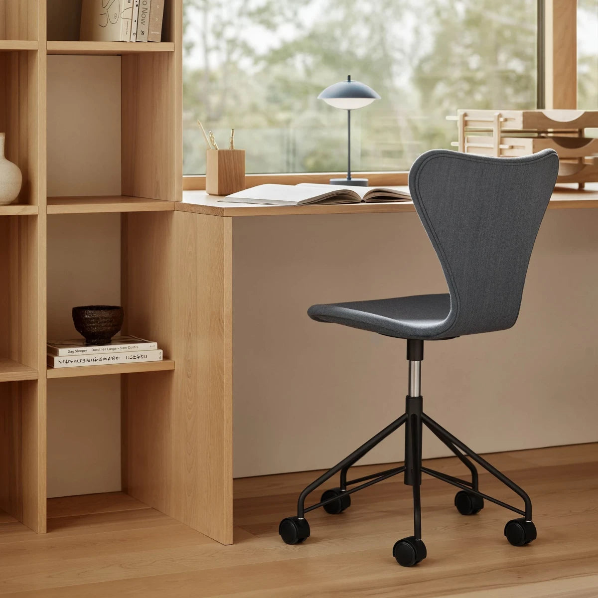 Blå musling i portable på kontoret