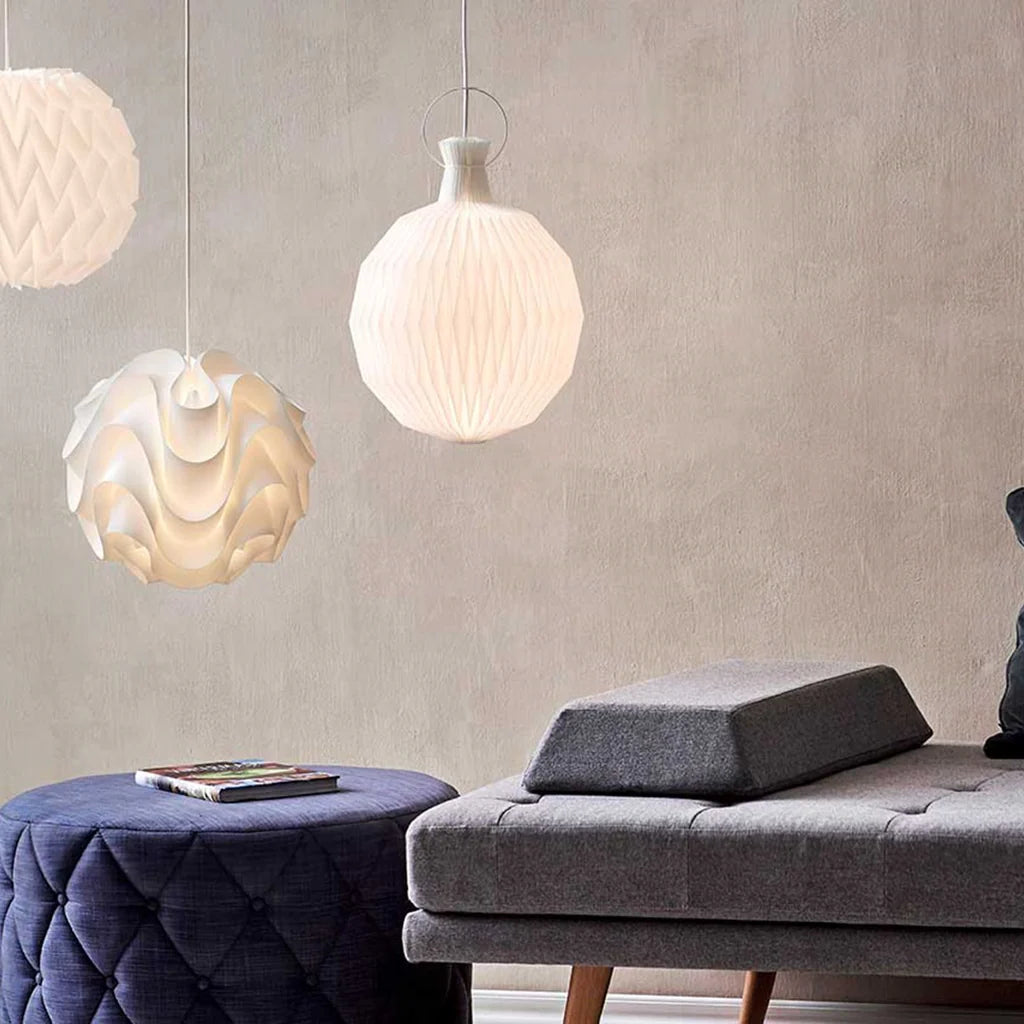 Model 101L fra Le Klint over sofa