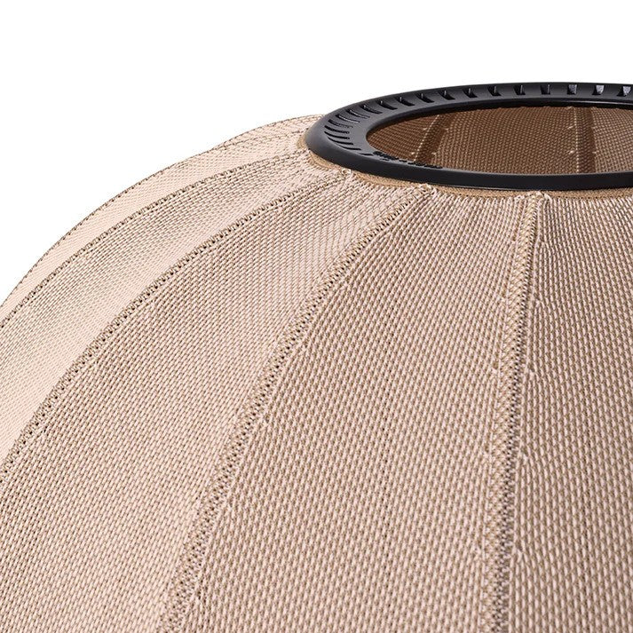 Zoomet helt ind på den håndstrikket polyester lampeskærm fra Knit-Wit Ø60 Round Pendel i Sand Stone