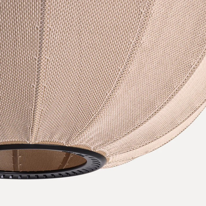 Zoomet ind på den håndstrikket lampeskærm fra Knit-Wit Ø57 Oval Pendel i Sand Stone