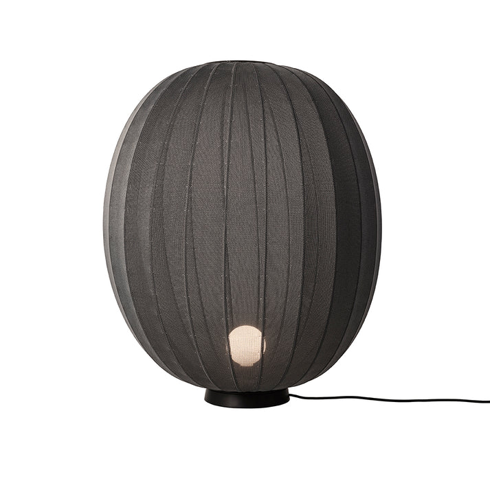 Zoomet ind på den elegante lampeskærm fra Knit-Wit Ø65 High Oval Floor Level i Black