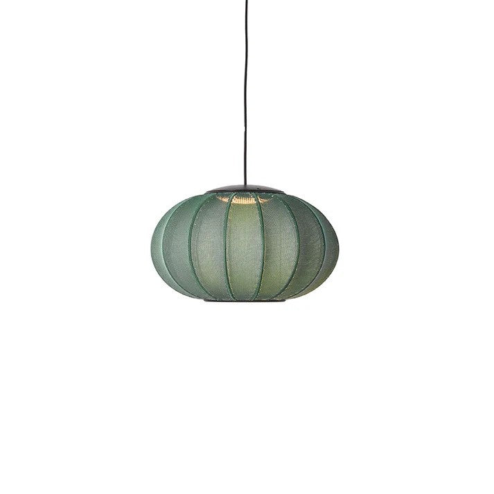 Den elegante Knit-Wit Ø45 Oval Pendel LED i Tweed Green tændt for med sin unikke LED module