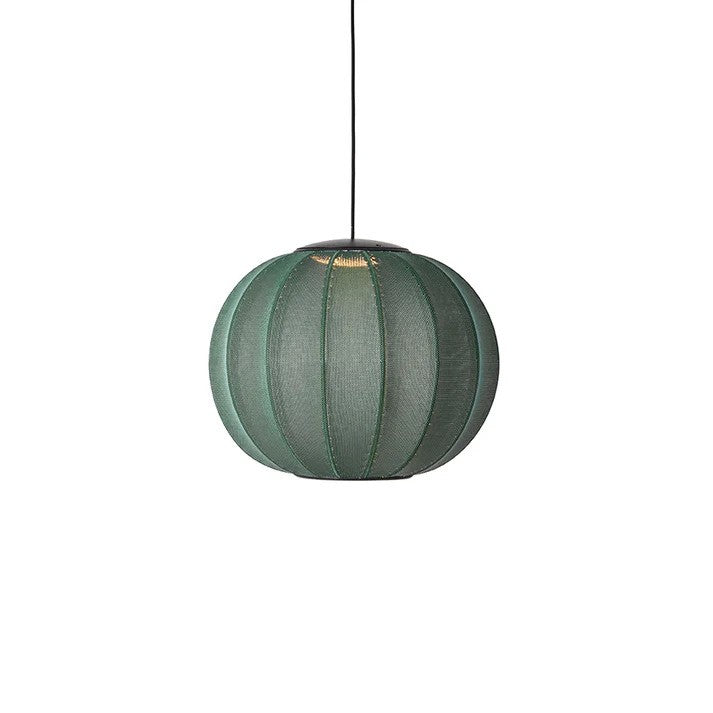 Den æstetiske Knit-Wit Ø45 Round Pendel LED i Tweed Green hængt op og tændt for sin indbygget LED Module
