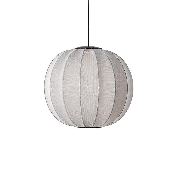 Zoomet ind på den unikke håndstrikket af polyester lampeskærm fra Knit-Wit Ø60 Round Pendel LED i Silver