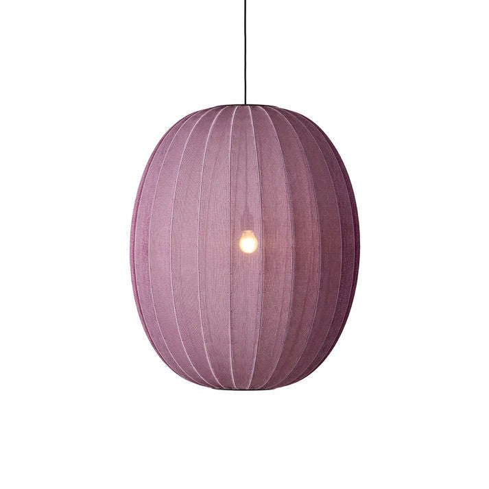 Zoomet helt ind på den æstetiske polyester lampeskærm fra Knit-Wit Ø65 High Oval Pendel Burgundy