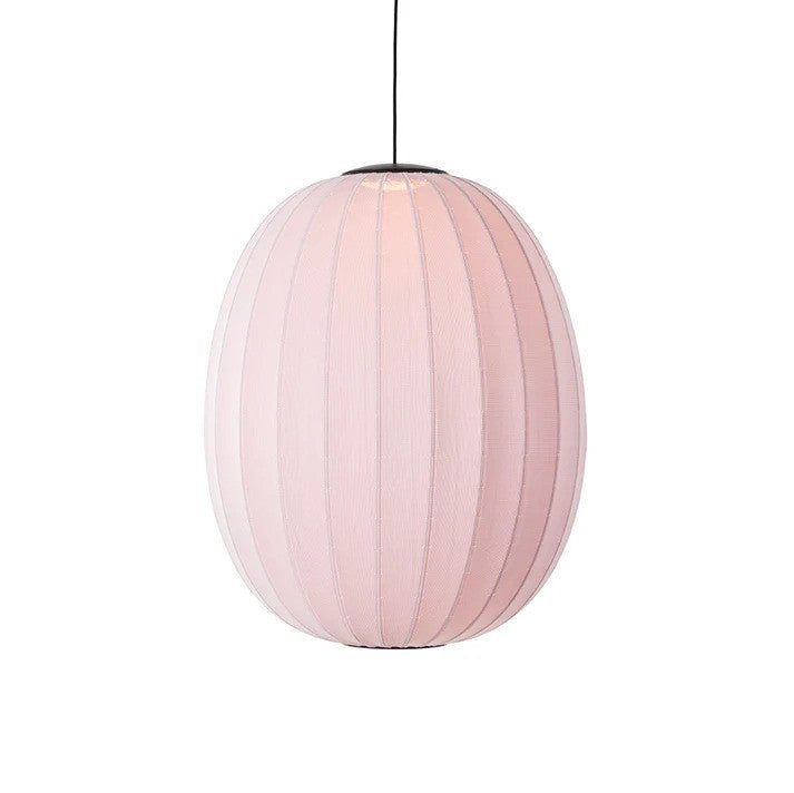 Zoomet helt ind på den håndstrikket polyester lampeskærm fra Knit-Wit Ø65 High Oval Pendel LED i Light Pink