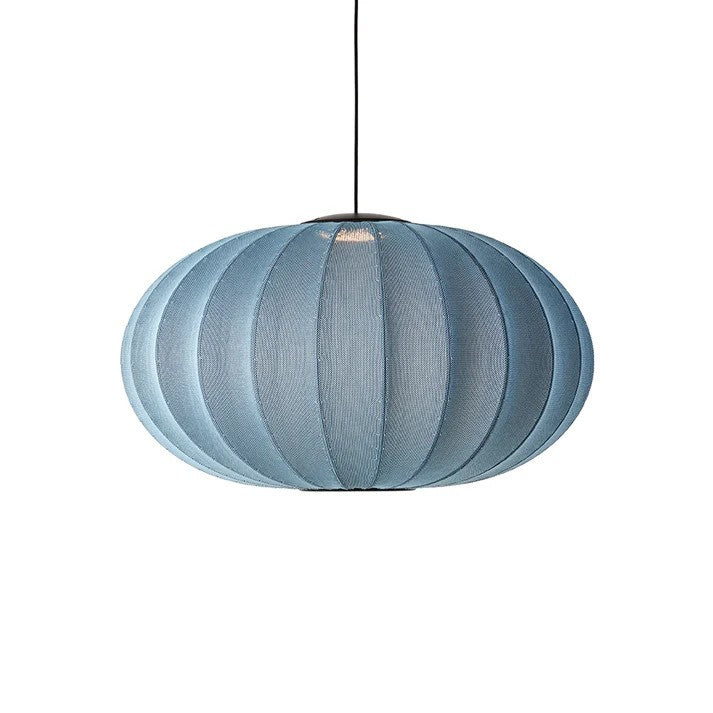 Zoomet helt ind på den unikke strikket polyester lampeskærm fra Knit-Wit Ø76 Oval Pendel LED i Blue Stone
