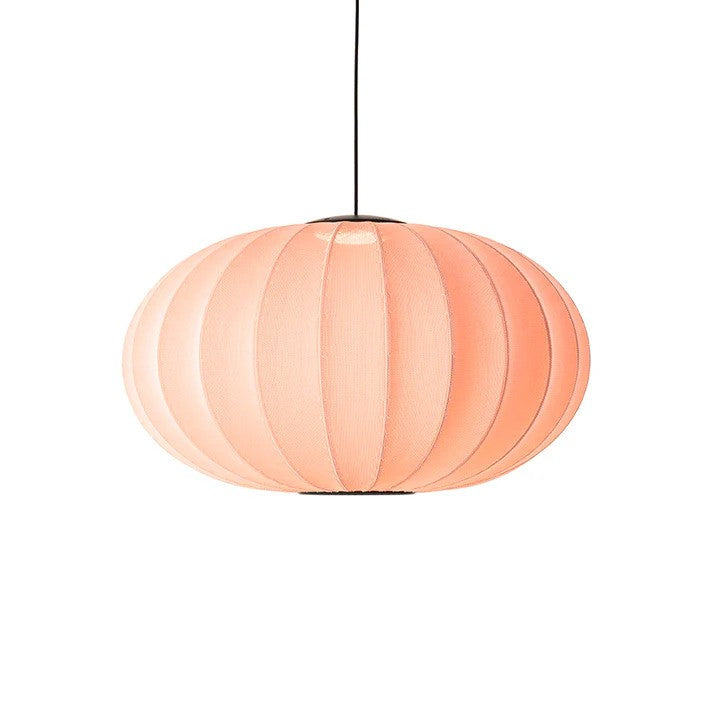 Zoomet ind på den unikke strikket polyester lampeskærm fra Knit-Wit Ø76 Oval Pendel LED i Coral