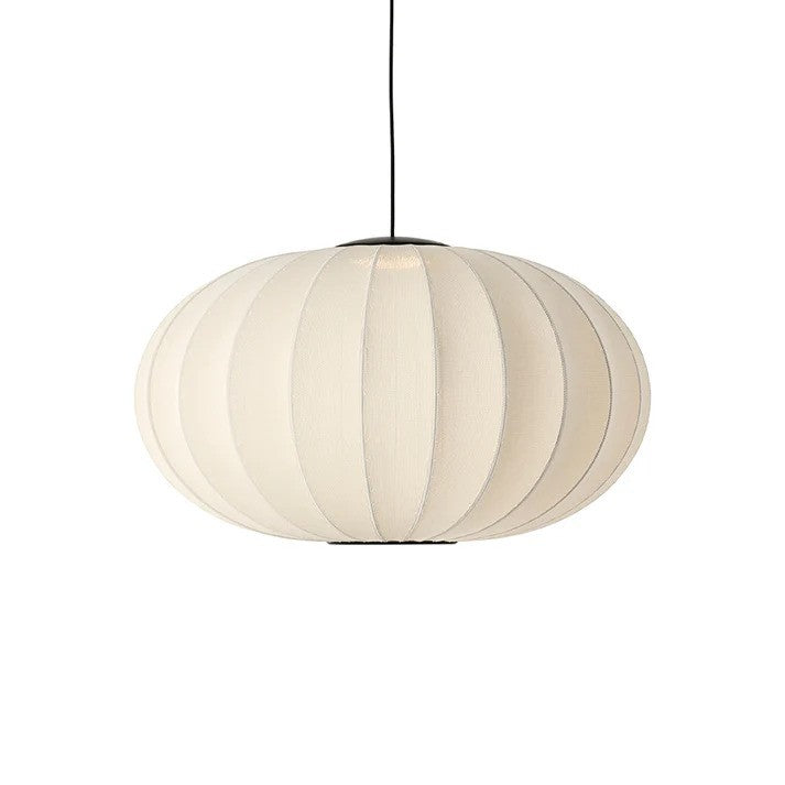 Zoomet helt ind på den unikke polyester lampeskærm fra Knit-Wit Ø76 Oval Pendel LED i Pearl White