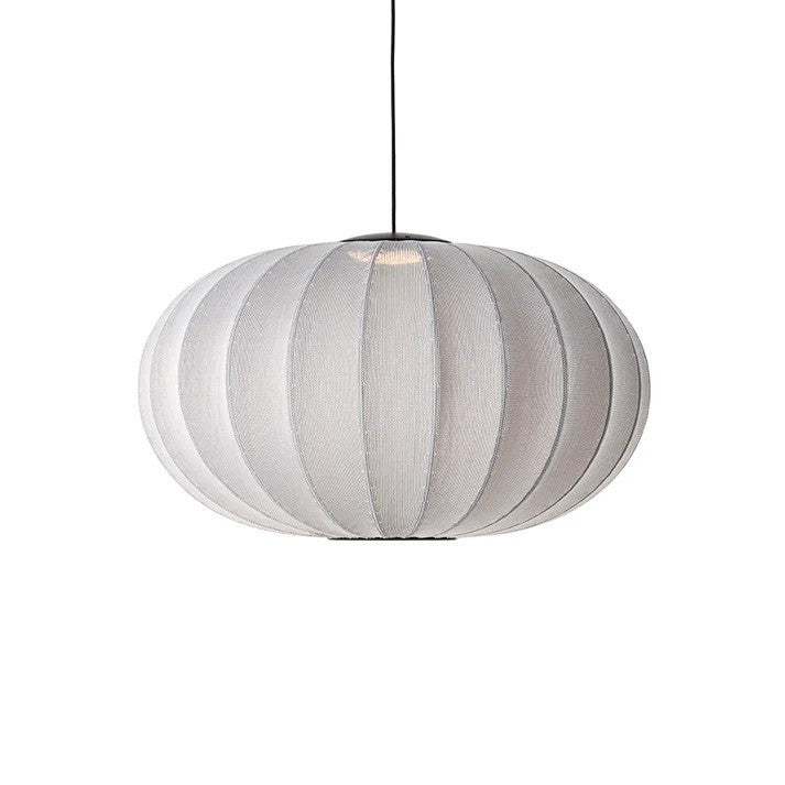 Zoomet helt ind på den unikke strikket polyester lampeskærm fra Knit-Wit Ø76 Oval Pendel LED i Silver