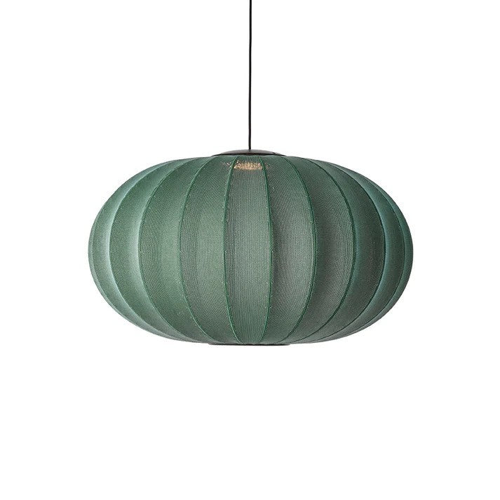 Den æstetiske Knit-Wit Ø76 Oval Pendel LED i Tweed Green hængt op med sin LED Module tændt for den varme og behagelige belysning