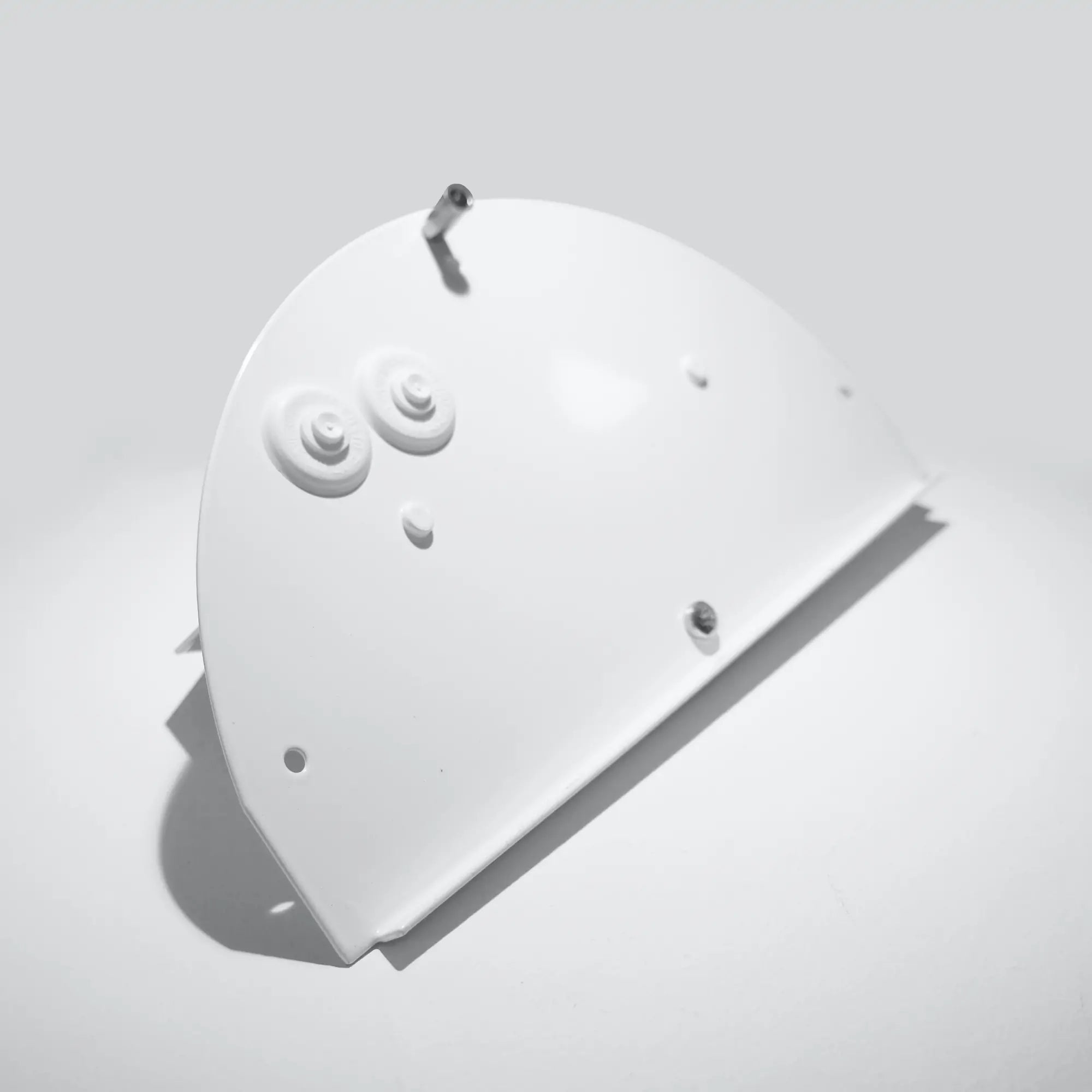 RØRHAT elektronisk bagplade er tilbehør til RØRHAT lampen. Her i farven hvid, og skrueværktøj er inkluderet