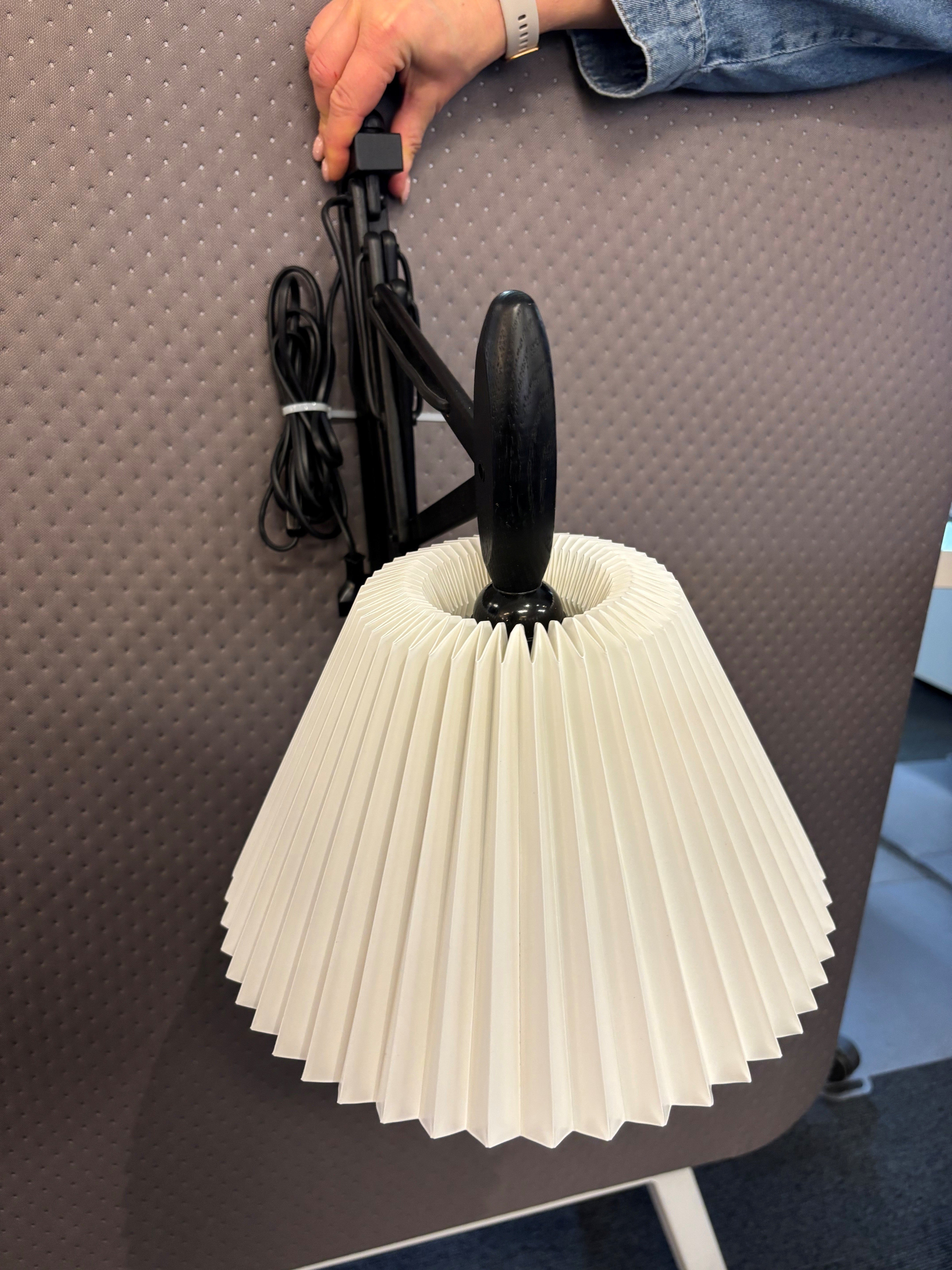 LE KLINT Sax 223-2/17 Sort Eg med Plastskærm - 223BO - DEMO