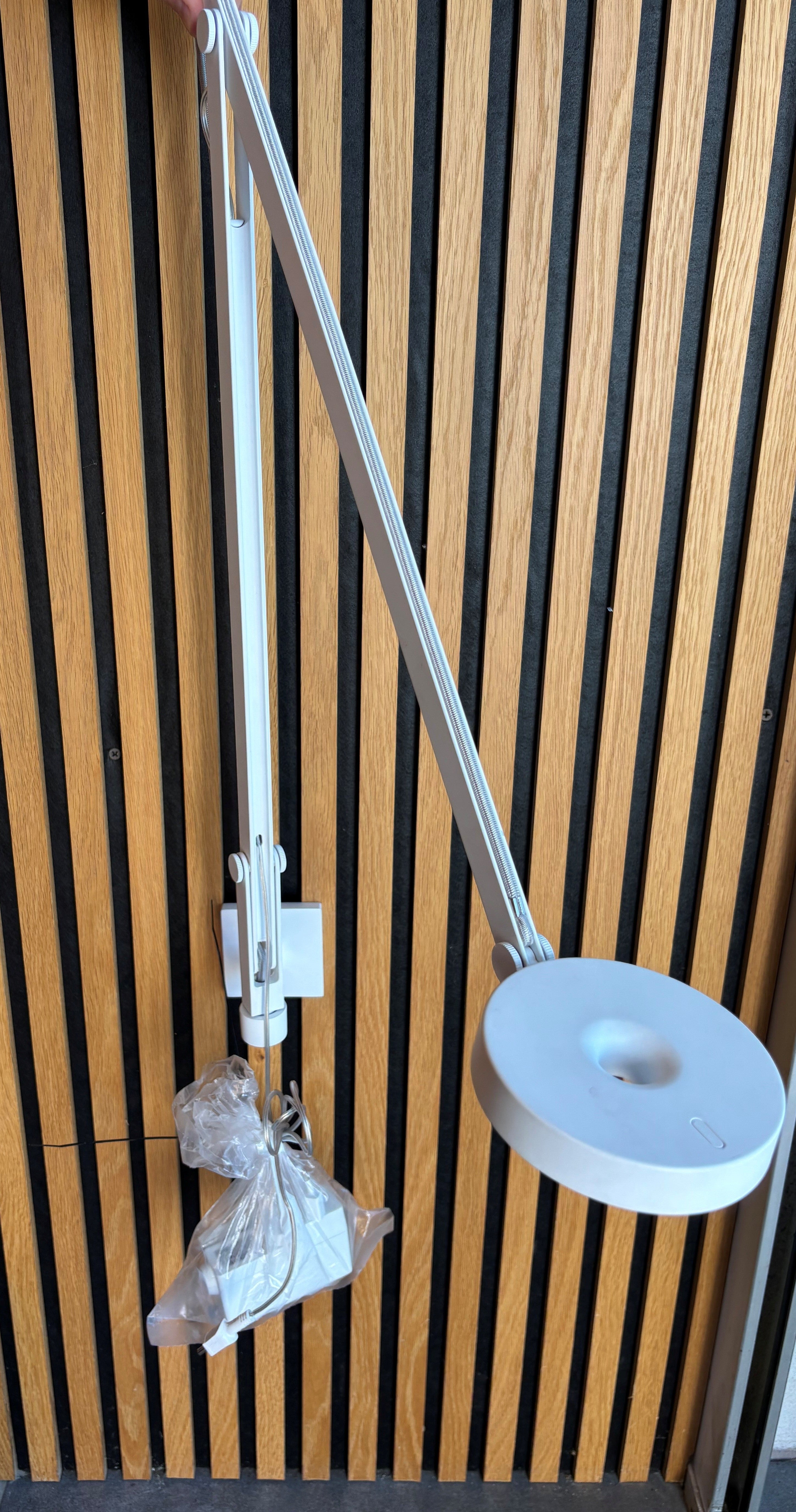 String W1 Væglampe Hvid/Sølv - DEMO